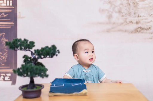 孝义怀孕肚子中间凹两边凸
